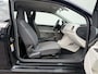 Volkswagen Up! 1.0 high up! | Parkeersensren | Nieuwe apk + 4 banden | Stoelverwarming | Airco | Navigatie | Leder pakket