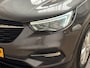 Opel Grandland X 1.2 Turbo Sport Automaat (APPLE CARPLAY, GROOT NAVI, CLIMATE, STUUR/STOELVERWARMING, SPORTSTOELEN, PARKEERSENSOREN, GETINT GLAS, CRUISE, NIEUWSTAAT)