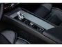 Volvo XC60 2.0 T8 Plug-in hybrid AWD Ultimate Dark | SOH 100% | Panoramadak | Harman/Kardon | Apple Carplay/Android Auto | HUD | Cruise control adaptief | Stoelverwarming V+A |
