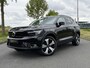 Volvo XC40 Recharge Twin Plus 78 kWh | SOH 94,2% | Warmtepomp | Navigatie | Stoelverwarming | Dodehoekdetectie | Apple Carplay/Android Auto | Achteruitrijcamera | Half stof-leder |