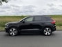 Volvo XC40 Recharge Twin Plus 78 kWh | SOH 94,2% | Warmtepomp | Navigatie | Stoelverwarming | Dodehoekdetectie | Apple Carplay/Android Auto | Achteruitrijcamera | Half stof-leder |