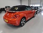 Volkswagen Beetle Cabriolet 1.2 TSI Sound Navigatie Stoelverwarming Cruise control Dealeronderhouden App connect Extra klokjes 18 inch Twister velgen Habanero Orange metallic Zeer nette staat