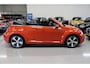 Volkswagen Beetle Cabriolet 1.2 TSI Sound Navigatie Stoelverwarming Cruise control Dealeronderhouden App connect Extra klokjes 18 inch Twister velgen Habanero Orange metallic Zeer nette staat