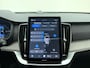Volvo XC90 T8 Plug-in hybrid AWD Ultra Dark | Schuif\kantel dak | B & W Audio | Voorstoelen verwarmd en verkoeld | Trekhaak |