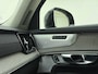 Volvo XC90 T8 Plug-in hybrid AWD Ultra Dark | Schuif\kantel dak | B & W Audio | Voorstoelen verwarmd en verkoeld | Trekhaak |