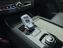 Volvo XC90 T8 Plug-in hybrid AWD Ultra Dark | Schuif\kantel dak | B & W Audio | Voorstoelen verwarmd en verkoeld | Trekhaak |