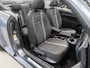 Volkswagen Beetle Cabriolet 1.2 TSI Design Airco-ecc Stoelverwarming Navigatie Sportvelgen PDC Windscherm Boekjes aanwezig Bluetooth Elektrische cabrioletkap Cruise control Metallic lak Nette staat