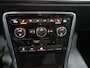 Volkswagen Beetle Cabriolet 1.2 TSI Design Airco-ecc Stoelverwarming Navigatie Sportvelgen PDC Windscherm Boekjes aanwezig Bluetooth Elektrische cabrioletkap Cruise control Metallic lak Nette staat