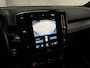 Volvo XC40 1.5 T4 Recharge R-Design Expression 211Pk Automaat (APPLE CARPLAY, GROOT NAVI, STUUR/STOELVERWARMING, LEDER, CAMERA, SPORTSTOELEN, GETINT GLAS, ELEK ACHTERKLEP, NIEUWSTAAT)