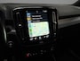 Volvo XC40 1.5 T4 Recharge R-Design Expression 211Pk Automaat (APPLE CARPLAY, GROOT NAVI, STUUR/STOELVERWARMING, LEDER, CAMERA, SPORTSTOELEN, GETINT GLAS, ELEK ACHTERKLEP, NIEUWSTAAT)