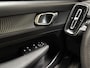 Volvo XC40 1.5 T4 Recharge R-Design Expression 211Pk Automaat (APPLE CARPLAY, GROOT NAVI, STUUR/STOELVERWARMING, LEDER, CAMERA, SPORTSTOELEN, GETINT GLAS, ELEK ACHTERKLEP, NIEUWSTAAT)