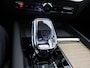 Volvo XC60 2.0 T8 Plug-in hybrid AWD Ultra Black Edition Exec Panoramadak, Trekhaak, 22" LM Velgen, Bowers & Wilkins, Luchtvering, Head-Up Display, Side Assist, Keyless