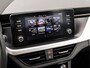 Skoda Kamiq 1.0 TSI Ambition Sport Automaat (APPLE CARPLAY, GROOT NAVI, CLIMATE, GETINT GLAS, STOELVERWARMING, SPORTSTOELEN, PARKEERSENSOREN, GETINT GLAS, NIEUWSTAAT)