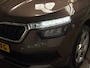 Skoda Kamiq 1.0 TSI Sport Automaat (APPLE CARPLAY, GROOT NAVI, CLIMATE, STOELVERWARMING, SPORTSTOELEN, PARKEERSENSOREN, GETINT GLAS, NIEUWSTAAT)