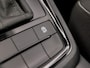 Skoda Kamiq 1.0 TSI Ambition Sport Automaat (APPLE CARPLAY, GROOT NAVI, CLIMATE, GETINT GLAS, STOELVERWARMING, SPORTSTOELEN, PARKEERSENSOREN, GETINT GLAS, NIEUWSTAAT)