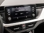 Skoda Kamiq 1.0 TSI Ambition Sport Automaat (APPLE CARPLAY, GROOT NAVI, CLIMATE, GETINT GLAS, STOELVERWARMING, SPORTSTOELEN, PARKEERSENSOREN, GETINT GLAS, NIEUWSTAAT)