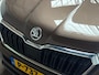 Skoda Kamiq 1.0 TSI Sport Automaat (APPLE CARPLAY, GROOT NAVI, CLIMATE, STOELVERWARMING, SPORTSTOELEN, PARKEERSENSOREN, GETINT GLAS, NIEUWSTAAT)