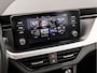 Skoda Kamiq 1.0 TSI Sport Automaat (APPLE CARPLAY, GROOT NAVI, CLIMATE, STOELVERWARMING, SPORTSTOELEN, PARKEERSENSOREN, GETINT GLAS, NIEUWSTAAT)