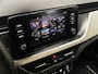 Skoda Kamiq 1.0 TSI Sport Automaat (APPLE CARPLAY, GROOT NAVI, CLIMATE, STOELVERWARMING, SPORTSTOELEN, PARKEERSENSOREN, GETINT GLAS, NIEUWSTAAT)