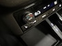 Skoda Kamiq 1.0 TSI Sport Automaat (APPLE CARPLAY, GROOT NAVI, CLIMATE, STOELVERWARMING, SPORTSTOELEN, PARKEERSENSOREN, GETINT GLAS, NIEUWSTAAT)