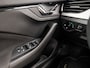 Skoda Kamiq 1.0 TSI Ambition Sport Automaat (APPLE CARPLAY, GROOT NAVI, CLIMATE, GETINT GLAS, STOELVERWARMING, SPORTSTOELEN, PARKEERSENSOREN, GETINT GLAS, NIEUWSTAAT)