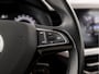 Skoda Kamiq 1.0 TSI Ambition Sport Automaat (APPLE CARPLAY, GROOT NAVI, CLIMATE, GETINT GLAS, STOELVERWARMING, SPORTSTOELEN, PARKEERSENSOREN, GETINT GLAS, NIEUWSTAAT)