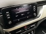Skoda Kamiq 1.0 TSI Sport Automaat (APPLE CARPLAY, GROOT NAVI, CLIMATE, STOELVERWARMING, SPORTSTOELEN, PARKEERSENSOREN, GETINT GLAS, NIEUWSTAAT)