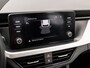 Skoda Kamiq 1.0 TSI Ambition Sport Automaat (APPLE CARPLAY, GROOT NAVI, CLIMATE, GETINT GLAS, STOELVERWARMING, SPORTSTOELEN, PARKEERSENSOREN, GETINT GLAS, NIEUWSTAAT)