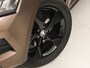 Skoda Kamiq 1.0 TSI Ambition Sport Automaat (APPLE CARPLAY, GROOT NAVI, CLIMATE, GETINT GLAS, STOELVERWARMING, SPORTSTOELEN, PARKEERSENSOREN, GETINT GLAS, NIEUWSTAAT)