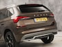 Skoda Kamiq 1.0 TSI Ambition Sport Automaat (APPLE CARPLAY, GROOT NAVI, CLIMATE, GETINT GLAS, STOELVERWARMING, SPORTSTOELEN, PARKEERSENSOREN, GETINT GLAS, NIEUWSTAAT)