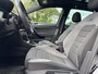 Volkswagen Golf Variant 1.5 eTSI R-Line Automaat Panoramadak / Trekhaak / Full LED