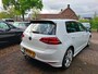 Volkswagen Golf 1.2 TSI Highline R-Line. 1st eigenaar, 100% onderhouden! O.a. trekhaak, stoelverwarming, cruise, bluetooth, etc.