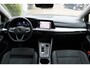 Volkswagen Golf 1.0 eTSI 110pk Life Business DSG Automaat / Navigatie / LM 17 inch / Digital cockpit / Parkeersensoren / Stoelverwarming
