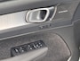 Volvo XC40 2.0 B4 Plus Dark Elekt. stoelverstelling / park assist V+A / Camera achter / Keyless drive / Adpatieve cruise control / Trekhaak / Harman Kardon Audio / stoel-, stuur, voorruit verwarming