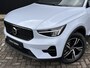 Volvo XC40 2.0 B4 Plus Dark Elekt. stoelverstelling / park assist V+A / Camera achter / Keyless drive / Adpatieve cruise control / Trekhaak / Harman Kardon Audio / stoel-, stuur, voorruit verwarming