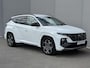 Hyundai Tucson 1.6 T-GDI PHEV N Line 4WD / Automaat / Dealer onderhouden / Fabrieksgarantie tot 04-2028 / Trekgewicht 1350 kg / Elektrische achterklep / Stuur- Stoel & Achterbank verwarming / Adaptief cruise control / Rondomzicht camera / Stoelventilatie /