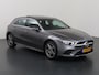 Mercedes-Benz A-klasse 250 e AMG Line | Panoramadak | Achteruitrijcamera | Stoelverwarming | Widescreen |