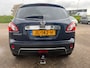 Nissan Qashqai 1.6 Acenta met trekhaak en panoramadak en parkeercamera en navigatie en bluetooth telefoon en cruise controle