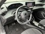 Peugeot e-2008 EV Active 54 kWh / SOH 97,75% / 8 Jaar Fabrieksgarantie / Dealer Onderhouden / 3-fase/Snelladen / Navigatie /
