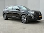 Peugeot e-2008 EV Active 54 kWh / SOH 97,75% / 8 Jaar Fabrieksgarantie / Dealer Onderhouden / 3-fase/Snelladen / Navigatie /