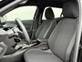 Peugeot e-2008 EV Active 54 kWh / SOH 97,75% / 8 Jaar Fabrieksgarantie / Dealer Onderhouden / 3-fase/Snelladen / Navigatie /