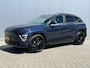 Hyundai Kona Long Range Pure Edition 64.8 kWh / 20 Inch Lichtmetalen Velgen / Navigatie / Cruise Control Adaptief / Bestuurder & Bijrijder Stoel In Hoogte Verstelbaar /