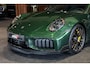 Porsche 911 992.2 Coupé 3.6 Turbo S, 711 PK, *ON/STOCK*, Sport/Design/Carbon, OAK/Green, Lift, Burmester, Turbonite/Zwart, NEW!!