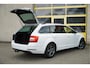 Skoda Octavia Combi 1.5 TSI 150PK! Automaat Business Edition BJ2020 Lmv 16" | Led | Pdc | Trekhaak | App-Connect | Navi | Climate control | Cruise control | Sportstuur | Verwarmde voorstoelen | Extra getint glas