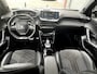 Peugeot 2008 GT Pack 1.2 Turbo 130pk EAT8 | FOCAL HIFI | TREKHAAK | SCHUIF/KANTELDAK | ALCANTARA | 18" LM 'EVISSA' | STOELVERW. | CAMERA | NAVI