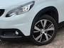 Peugeot 2008 1.2 PureTech GT-line | Trekhaak | Pano | All-Season banden | Camera | Stoelverwarming | Navigatie | Climate control