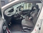 Peugeot 2008 1.2 PureTech GT-line | Trekhaak | Pano | All-Season banden | Camera | Stoelverwarming | Navigatie | Climate control