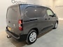 Peugeot e-Partner Premium 50 kWh / Euro 6 / Airco / Cruise Control / CarPlay / Navigatie / PDC / Trekhaak / 3-Zits / 50.000 KM !!