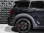 MINI Countryman Mini 2.0 John Cooper Works ALL4 JCW Pack | Pano | 19"| HUD | H/K | JCW Stoelen | Adap. Li. |Ad. Cruise | Keyl. | Alarm |