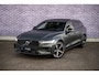 Volvo V60 2.0 T6 Plug-in hybrid AWD Ultra Dark | Sportstoelen | Schuif-/Kanteldak | Full-LED | Adaptieve Cruise Control | Head-Up Display | Stoelverwarming Voor en Achter | 19" | Getint Glas | Harman Kardon Audio | BLIS |